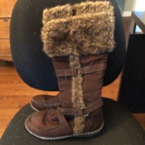American Eagle fur lined boots